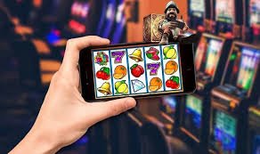 Menu Kasino dengan semua kategori Microgaming Menu Kasino menampilkan kategori slot, live dealer, dan jackpot